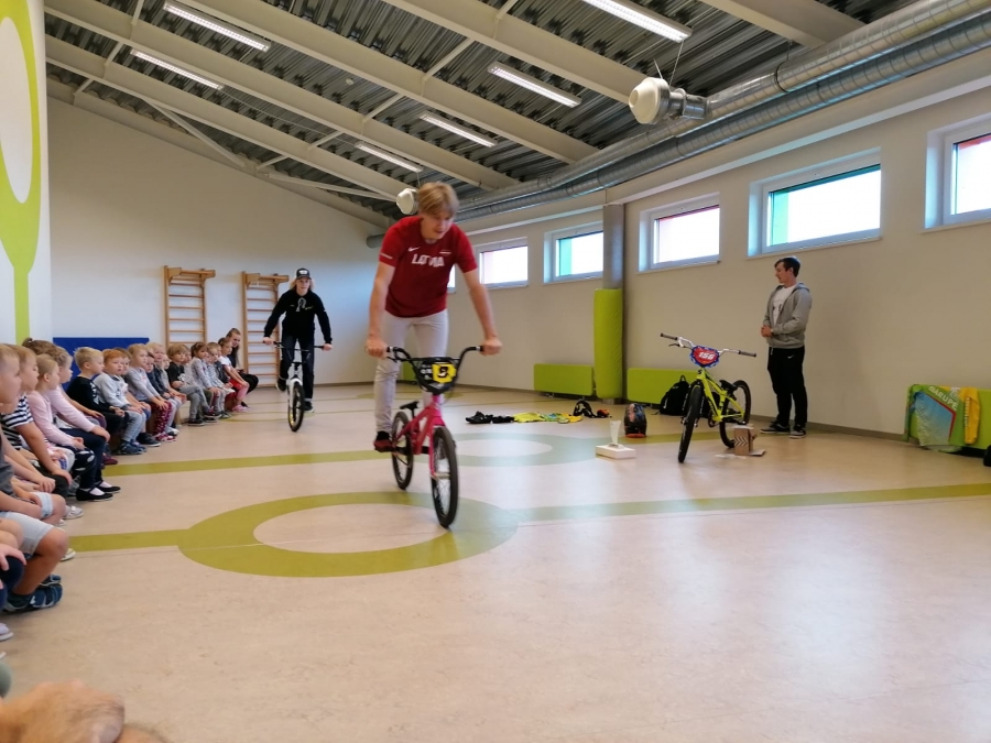 Mārzemītē viesojas Mārupes novada Sporta centra BMX riteņbraucēji