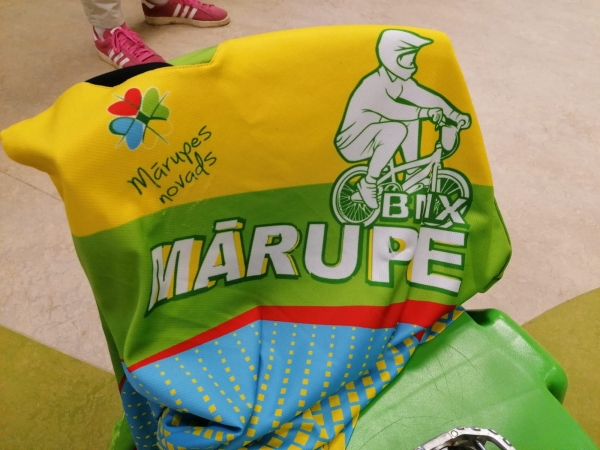 BMX riteņbraucēji &#039;&#039;Mārzemītē&#039;&#039;